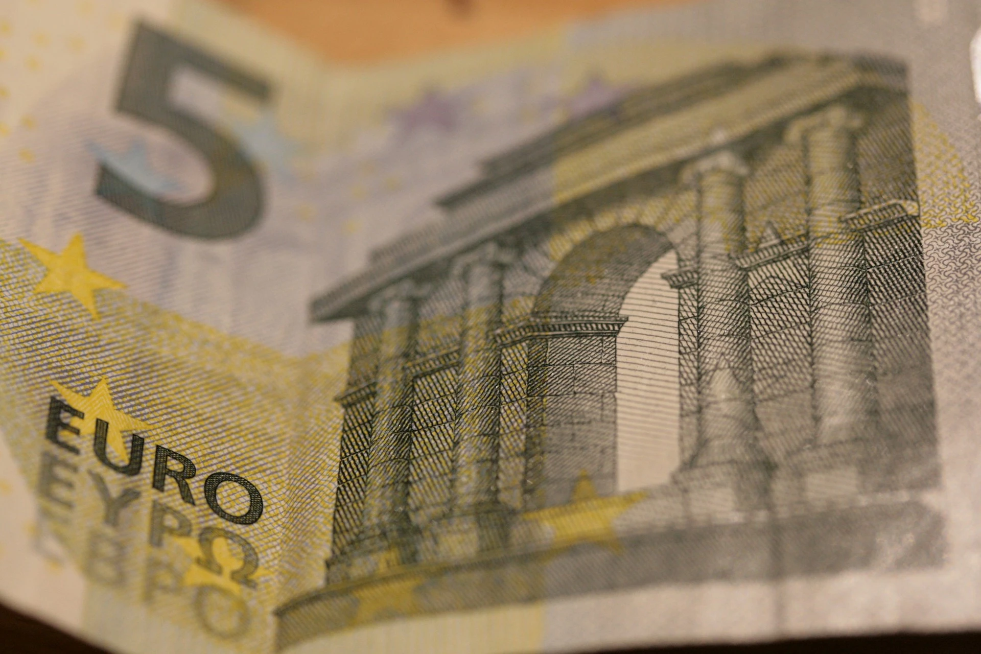 Sigarette a 5 euro: Guida al Risparmio